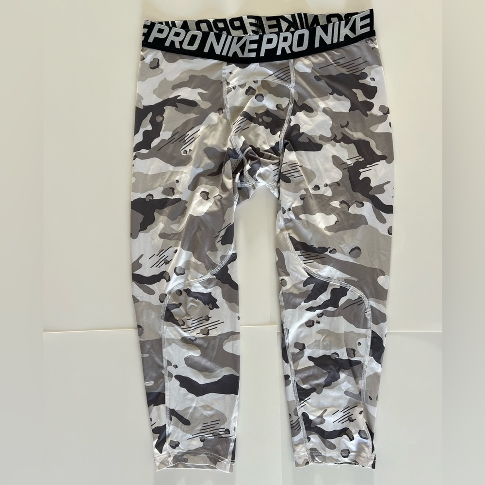 Men’s Nike Pro White/Black/Gray/Tan Camo ¾ Training Tights Pants AQ1197-100